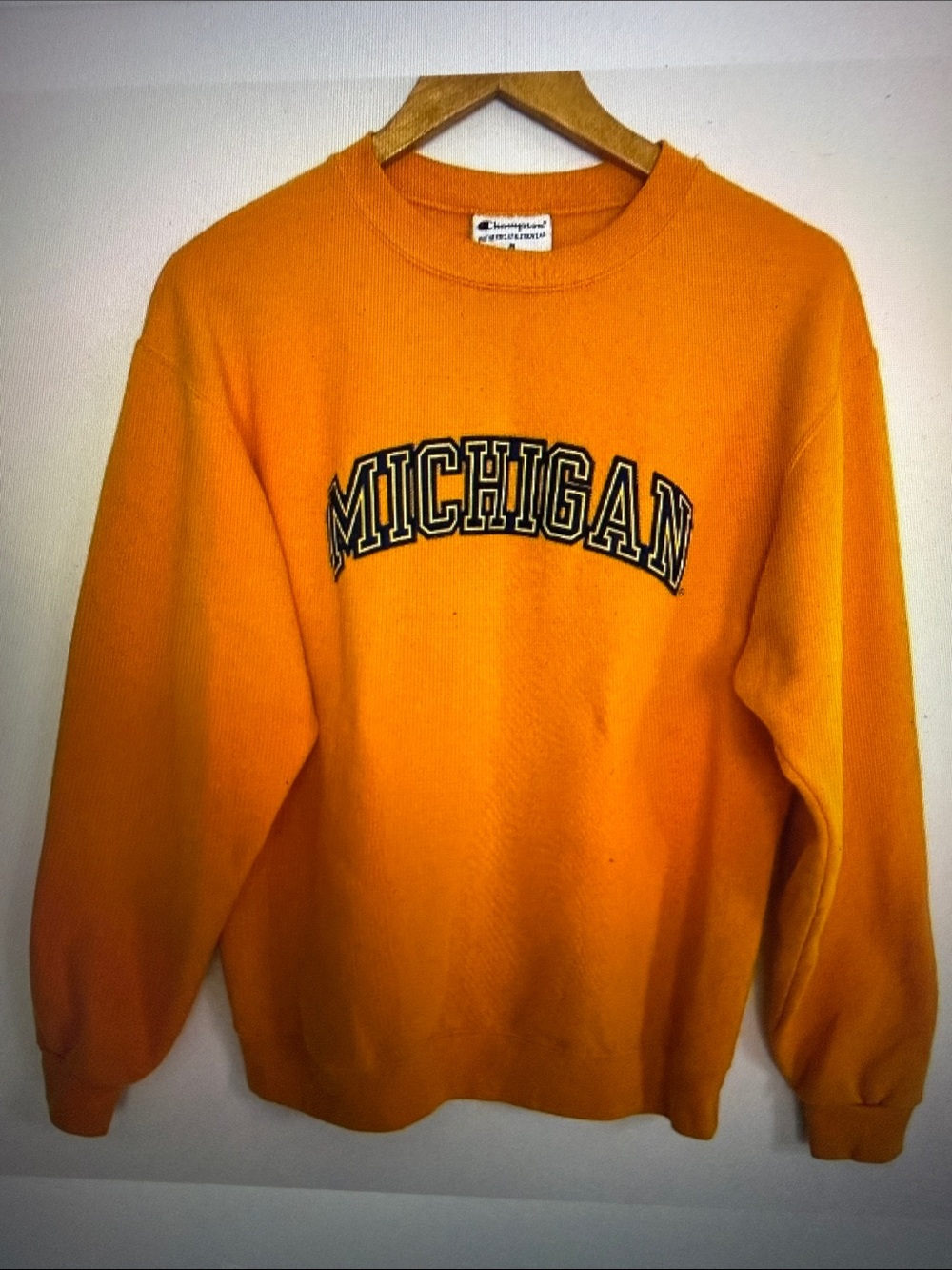 Champion Authentic Athleticwear MICHIGAN Yellow Men Pullover Sweatshirt Size M